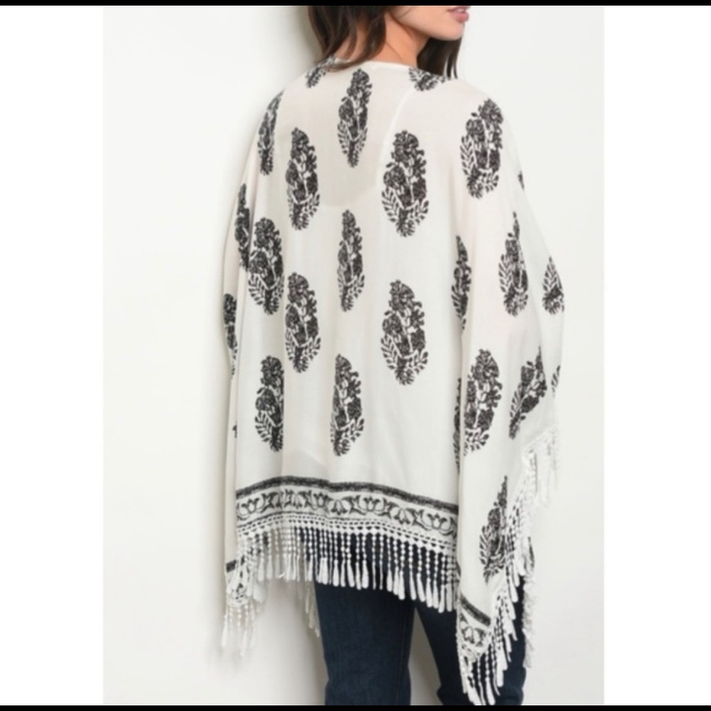 Lightweight Feather Design with Tassel Kimono Size Medium NWOT - Picture 2 of 4